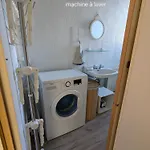 Spacieux Avec Terrasse Proche 아파트
